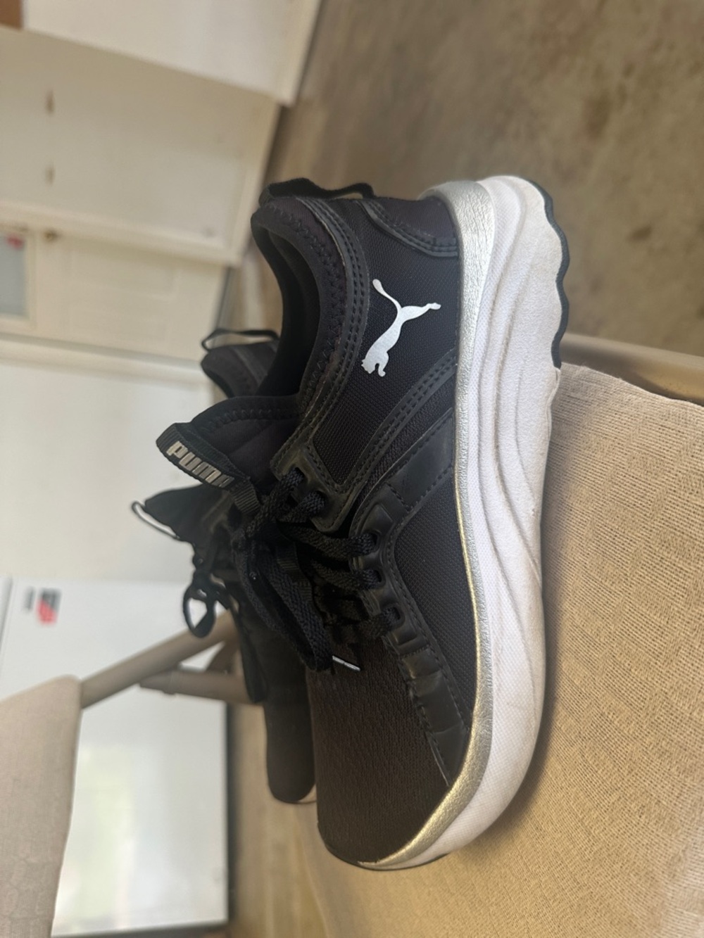 Puma Men's Black and Silver Athletic Sneakers